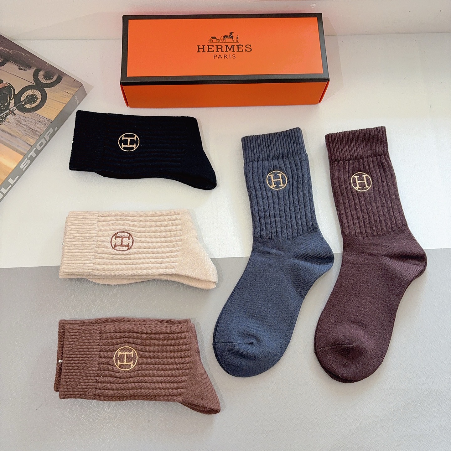配包装【一盒5双】HERMES（爱马仕）高版本刺绣羊绒长筒袜子🔥潮人必不可少的时尚专柜代购长筒袜子 ，超