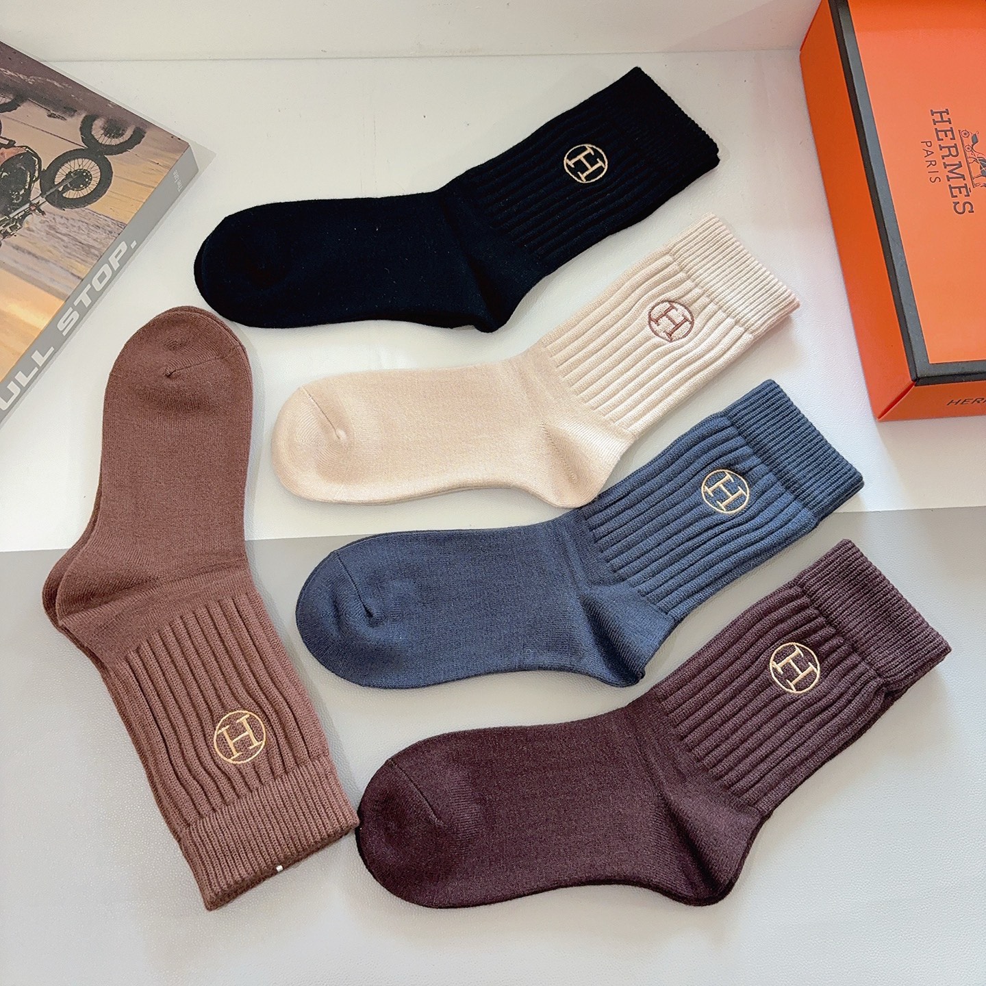 配包装【一盒5双】HERMES（爱马仕）高版本刺绣羊绒长筒袜子🔥潮人必不可少的时尚专柜代购长筒袜子 ，超
