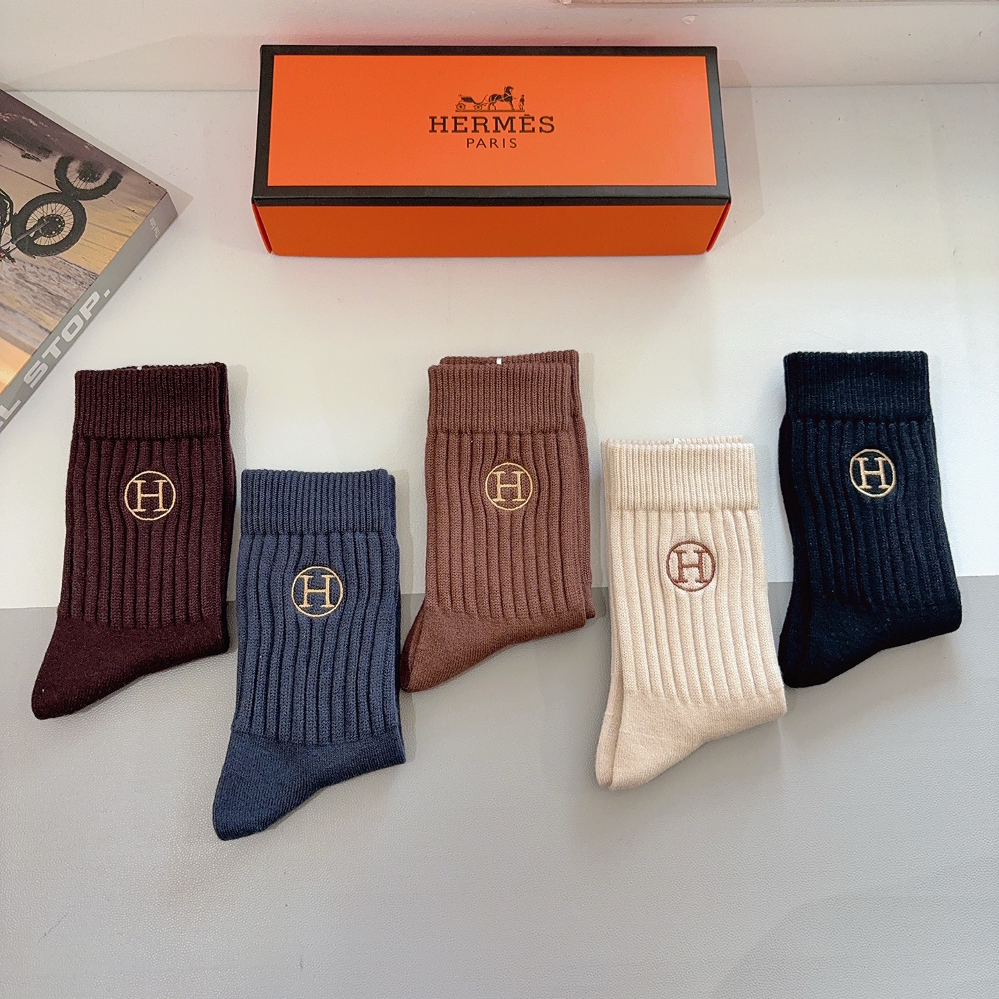 配包装【一盒5双】HERMES（爱马仕）高版本刺绣羊绒长筒袜子🔥潮人必不可少的时尚专柜代购长筒袜子 ，超