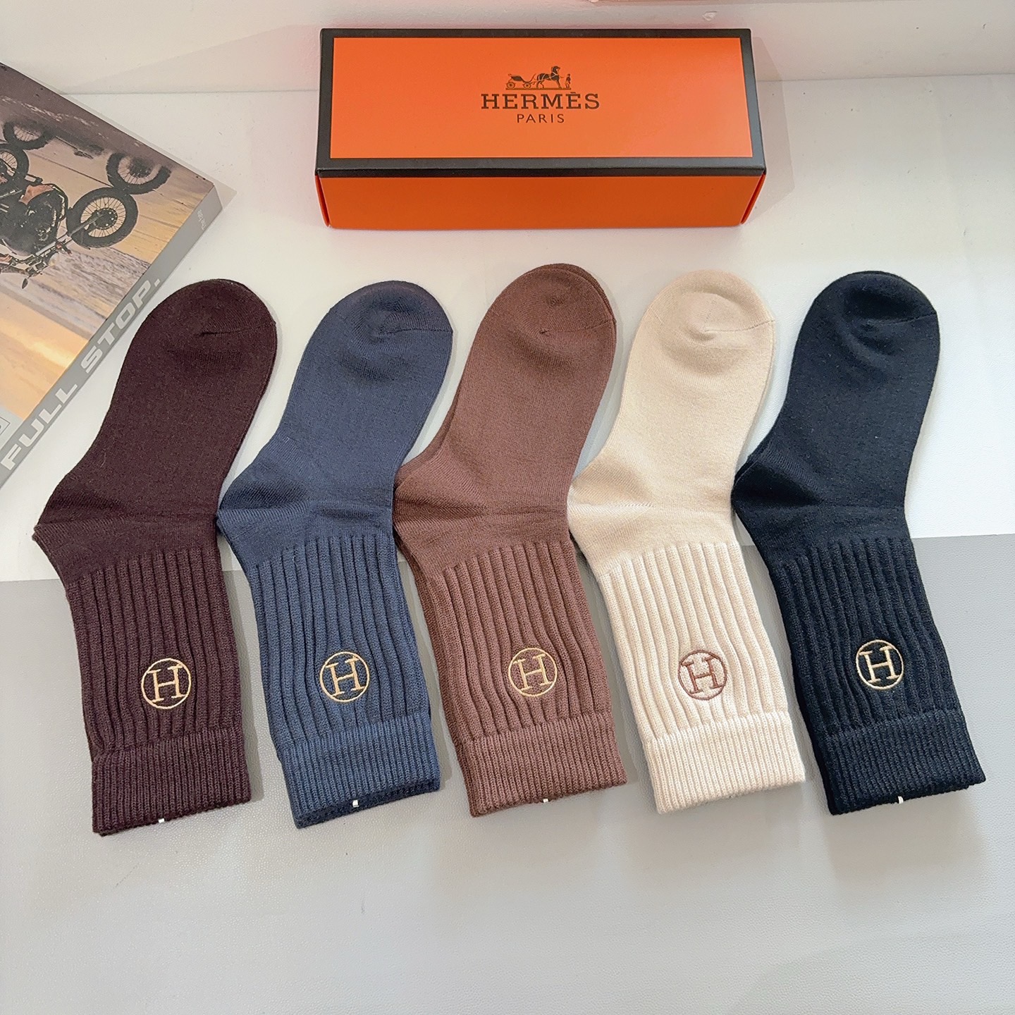 配包装【一盒5双】HERMES（爱马仕）高版本刺绣羊绒长筒袜子🔥潮人必不可少的时尚专柜代购长筒袜子 ，超