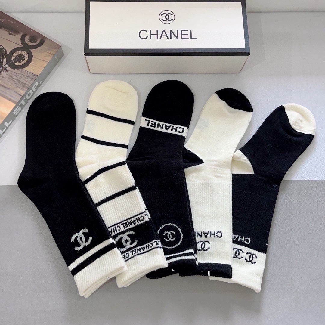 配包装（一盒5双）CHANEL 香奈儿经典袜子❗️高版本纯棉材质柔软长筒袜 秒杀市场普通货，经典的双C图