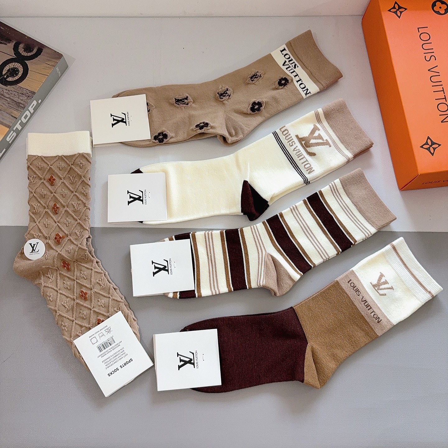配包装【一盒5双】LV路易威登 高品质🔥新款网红长筒袜子❗️ins明星网红推荐❗️火爆至极🔥竹棉材质，轻
