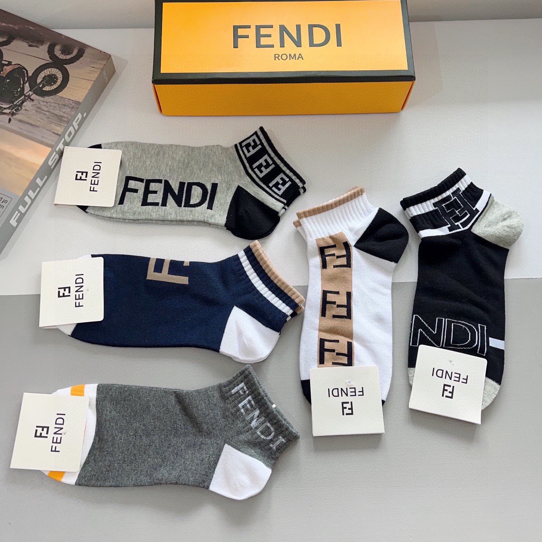 配包装（一盒5双）FENDI 芬迪 字母双Ｆ爆款船袜 袜子，💓实用好穿 柔软透气，时尚百搭款，大牌出街。