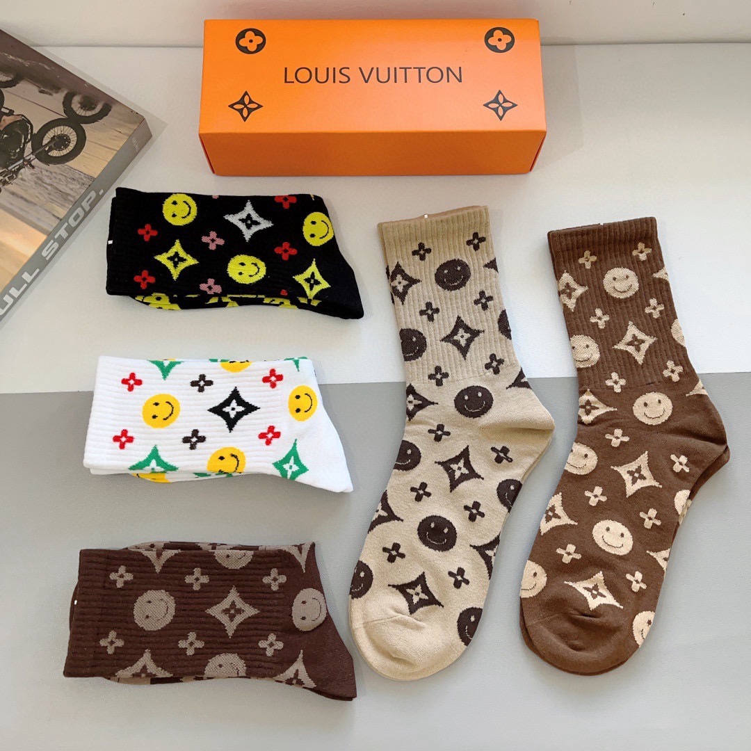 配包装（一盒5双） 🌟 LV 路易威登 经典字母logo长筒袜子，纯棉面料 、你值得拥有哦💗超柔软材质，