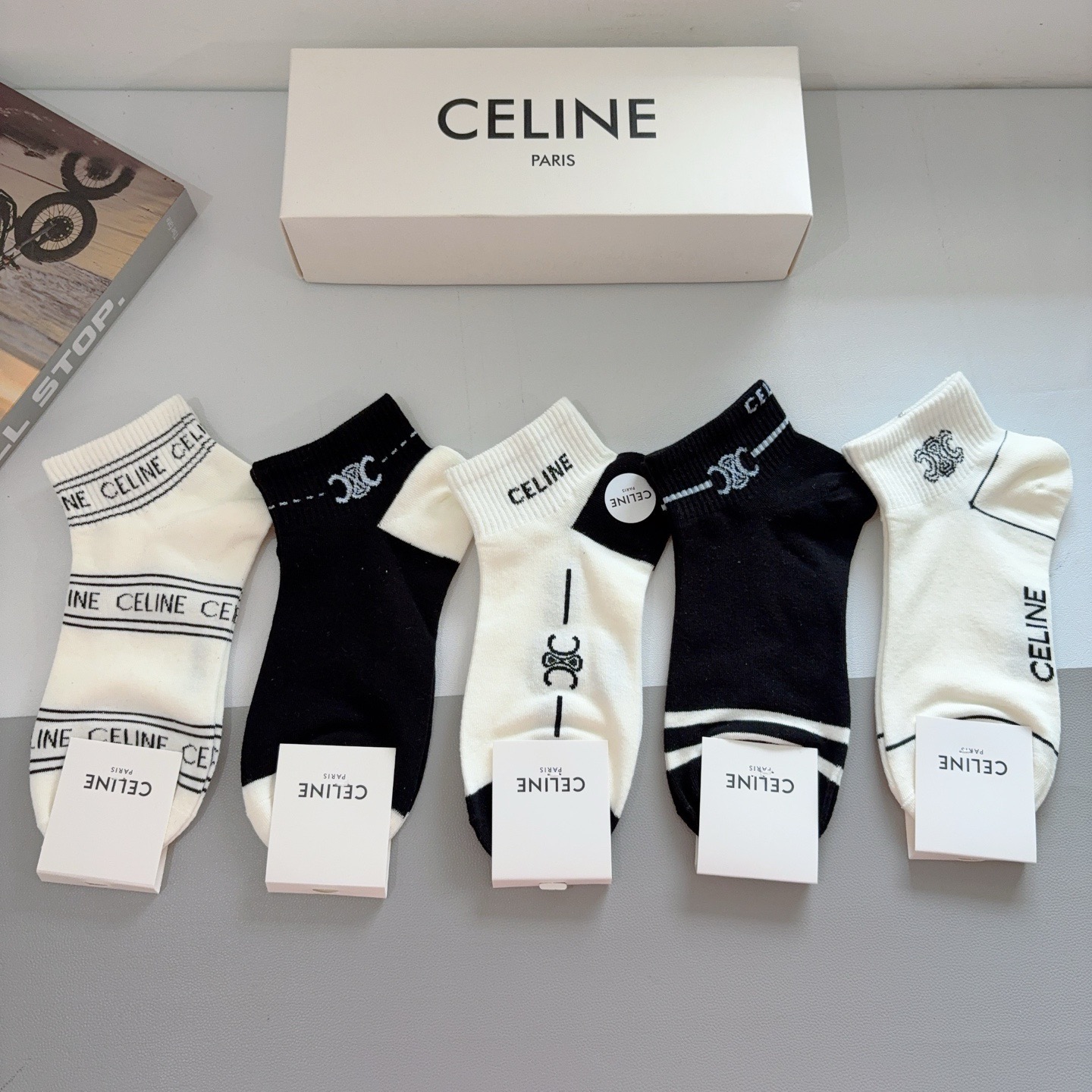 配包装CELINE（赛琳）网红爆款发箍，佩戴舒适无压力，造型搭配必备！非常时尚百搭！女神必备！名媛范儿。