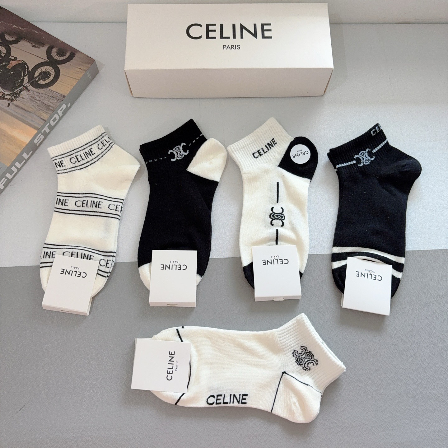 配包装CELINE（赛琳）网红爆款发箍，佩戴舒适无压力，造型搭配必备！非常时尚百搭！女神必备！名媛范儿。