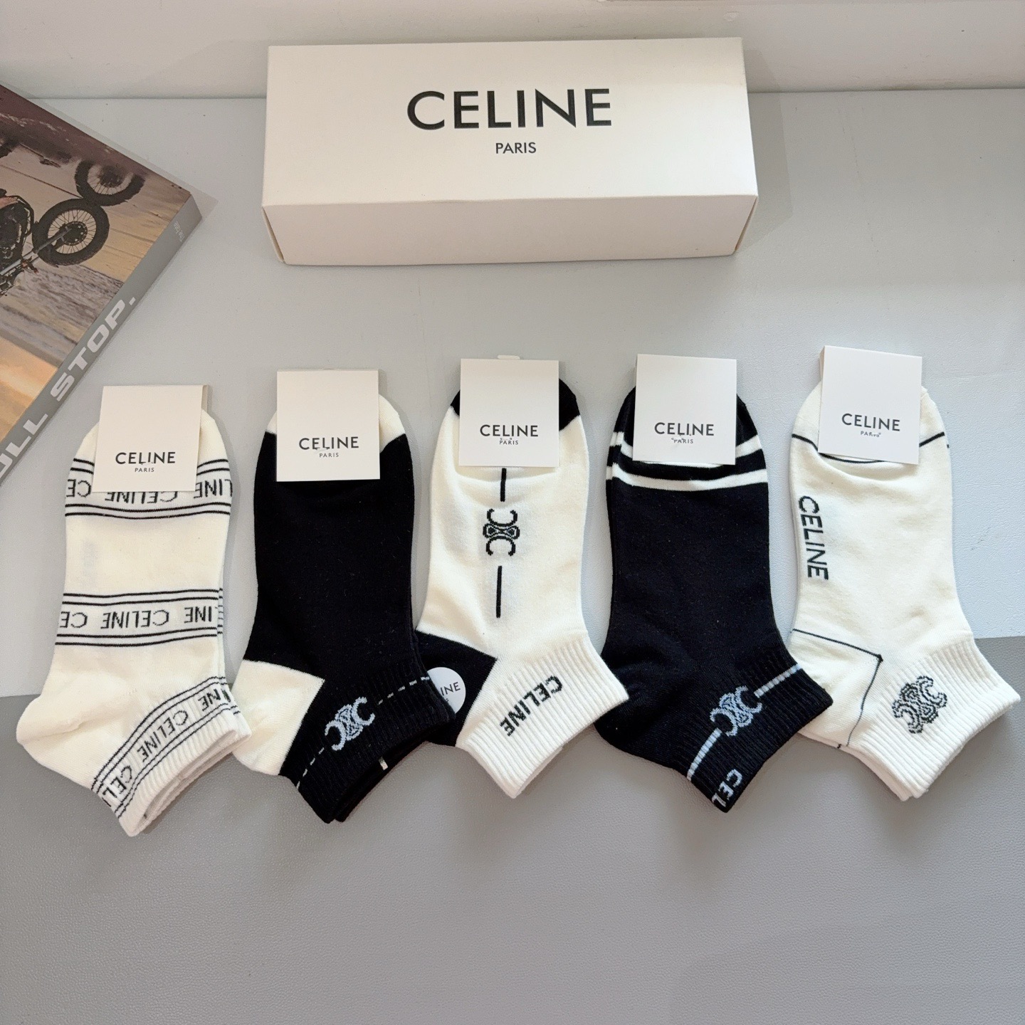 配包装CELINE（赛琳）网红爆款发箍，佩戴舒适无压力，造型搭配必备！非常时尚百搭！女神必备！名媛范儿。