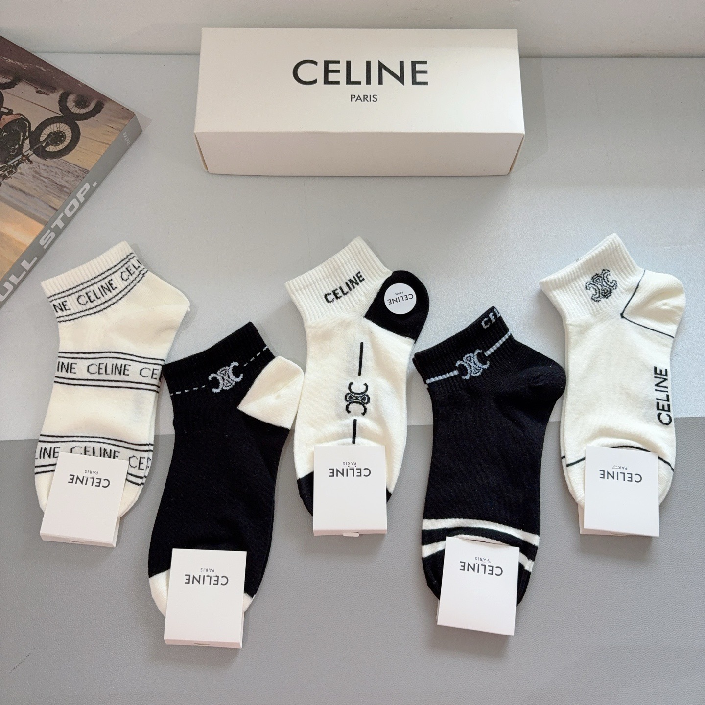 配包装CELINE（赛琳）网红爆款发箍，佩戴舒适无压力，造型搭配必备！非常时尚百搭！女神必备！名媛范儿。