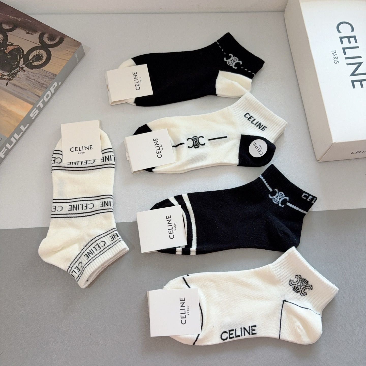 配包装CELINE（赛琳）网红爆款发箍，佩戴舒适无压力，造型搭配必备！非常时尚百搭！女神必备！名媛范儿。