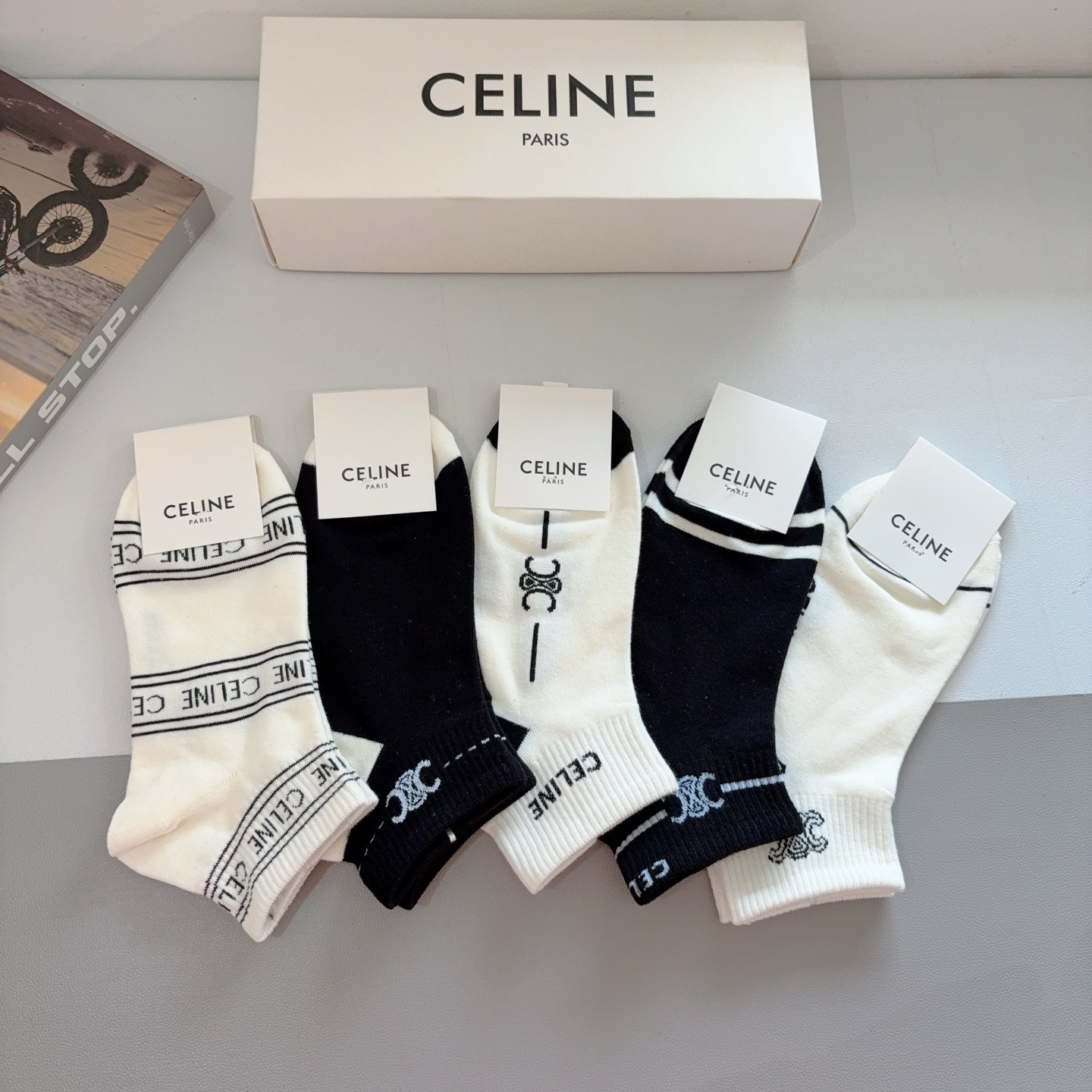 配包装CELINE（赛琳）网红爆款发箍，佩戴舒适无压力，造型搭配必备！非常时尚百搭！女神必备！名媛范儿。