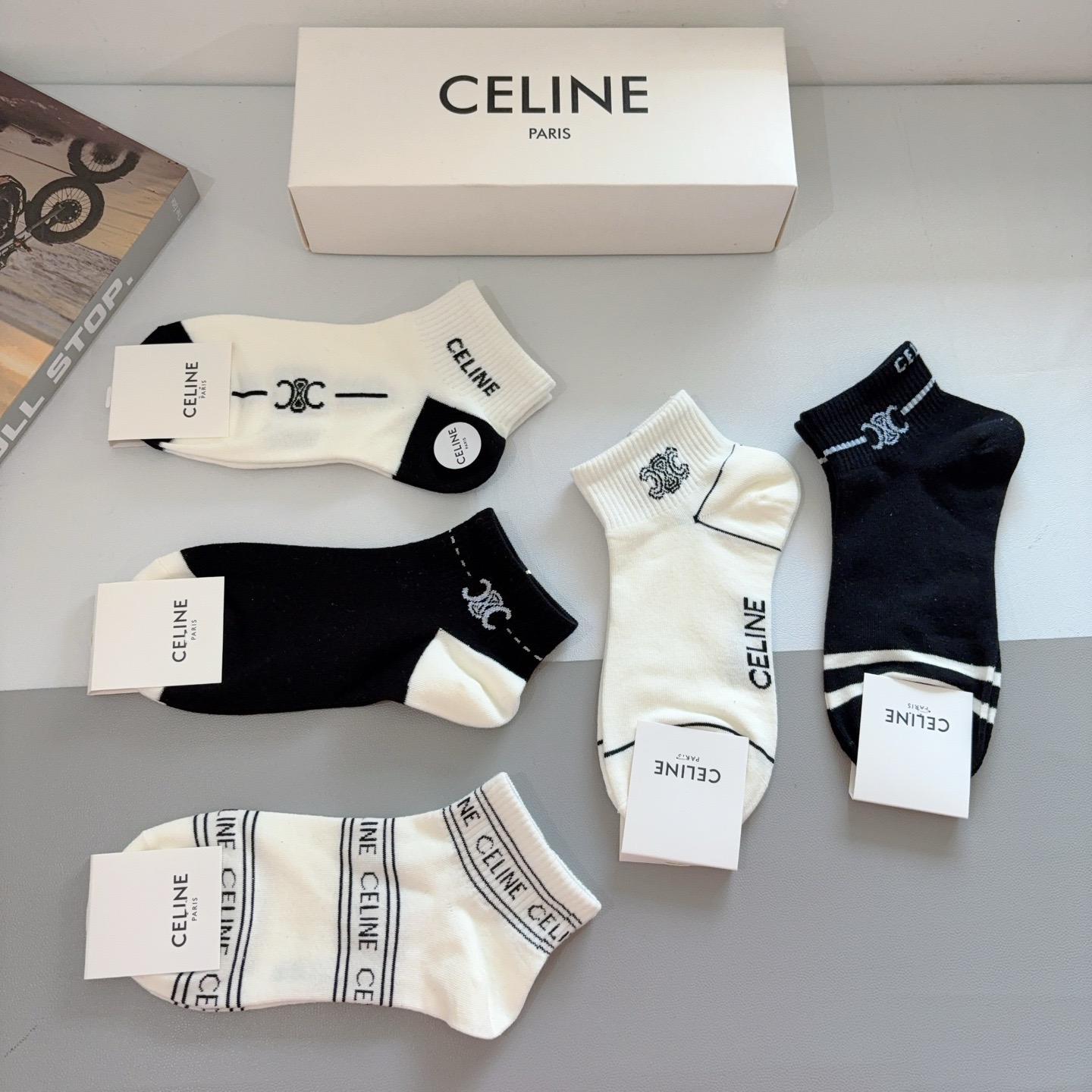 配包装CELINE（赛琳）网红爆款发箍，佩戴舒适无压力，造型搭配必备！非常时尚百搭！女神必备！名媛范儿。