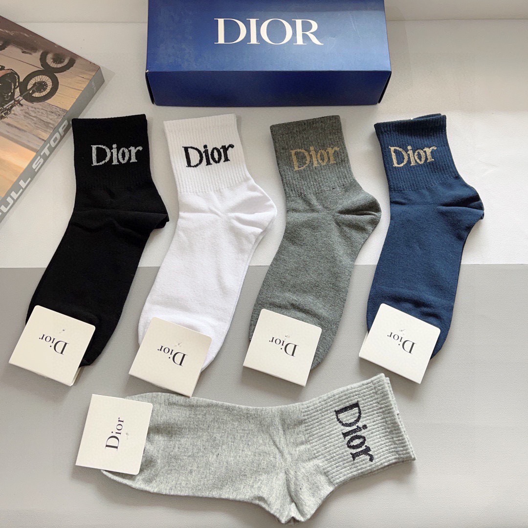 配包装（一盒5双）Dior 迪奥 新款字母男款中筒袜子！爆款专柜同步袜子，💛大牌出街，潮人必备🔥超好搭