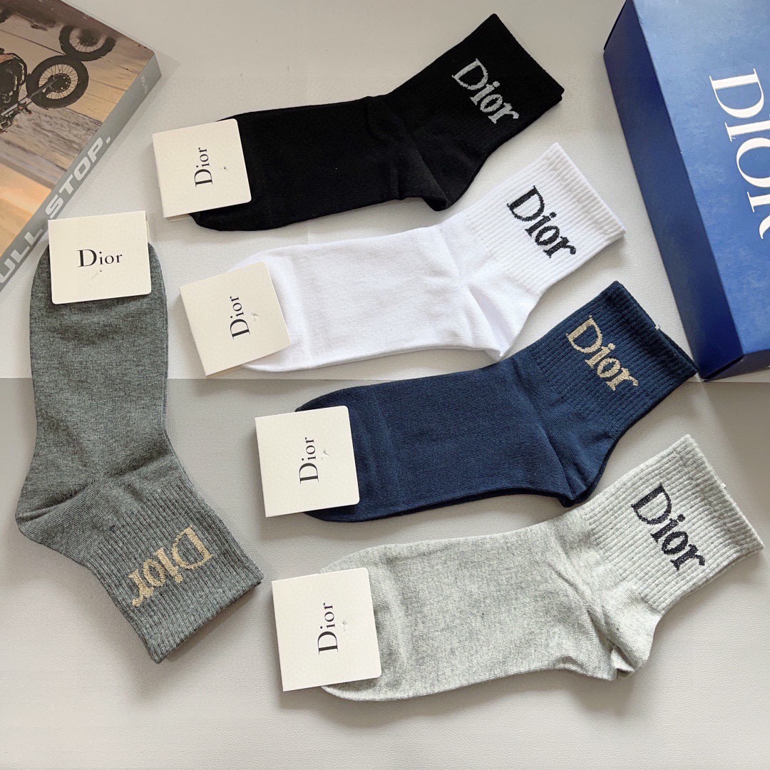 配包装（一盒5双）Dior 迪奥 新款字母男款中筒袜子！爆款专柜同步袜子，💛大牌出街，潮人必备🔥超好搭