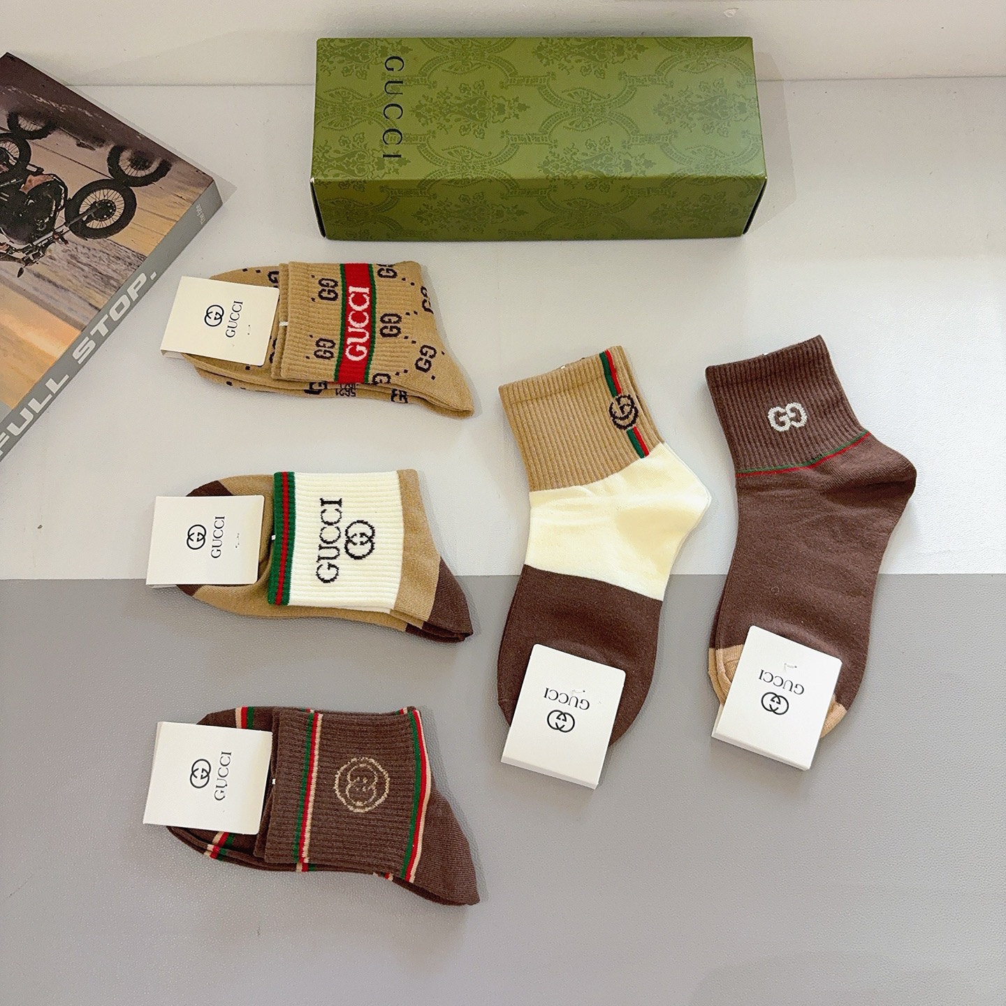 配包装（一盒5双）GUCCI 古奇2025新款袜子！纯棉面料，火爆图案，专柜同步中筒袜子，大牌出街，潮人