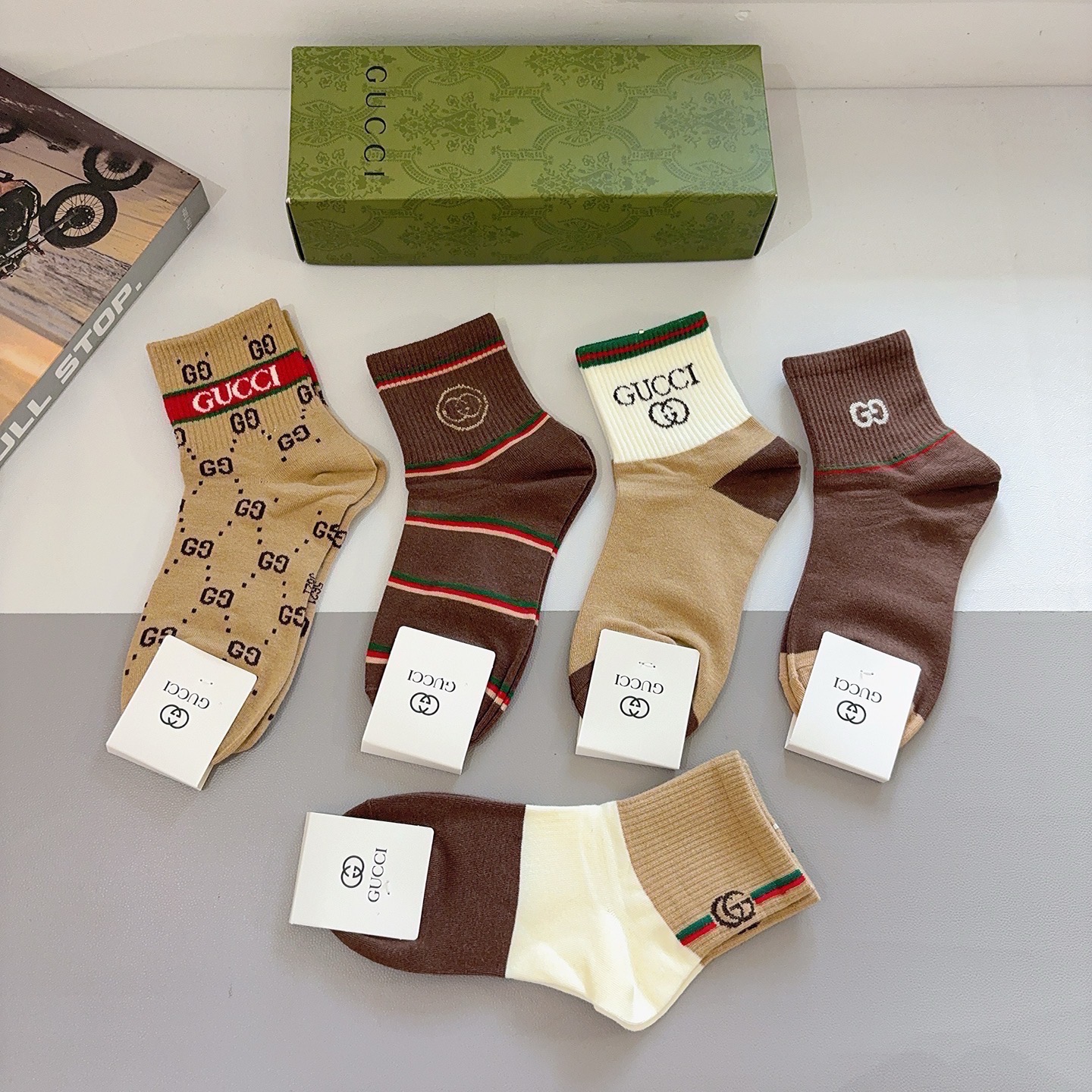 配包装（一盒5双）GUCCI 古奇2025新款袜子！纯棉面料，火爆图案，专柜同步中筒袜子，大牌出街，潮人