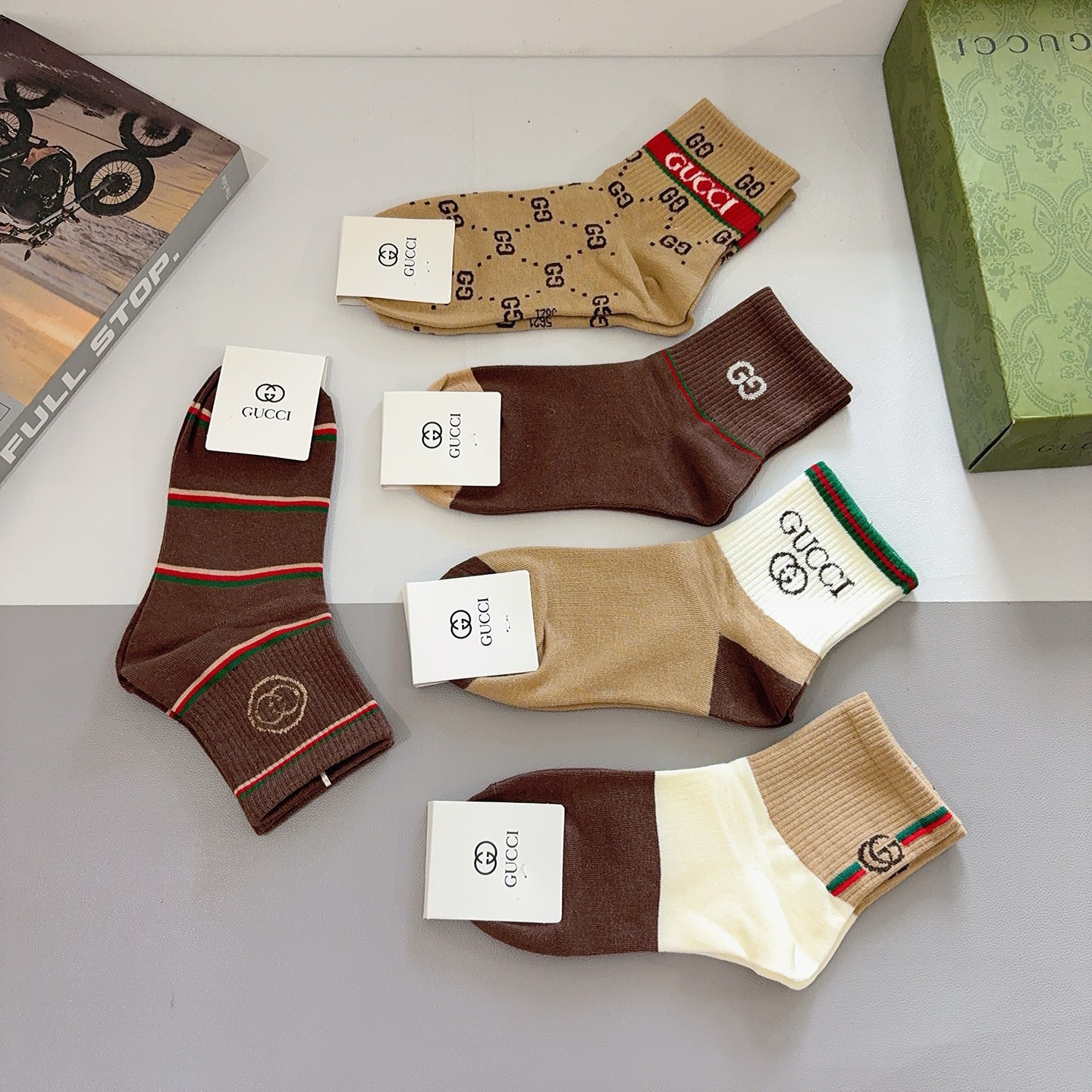 配包装（一盒5双）GUCCI 古奇2025新款袜子！纯棉面料，火爆图案，专柜同步中筒袜子，大牌出街，潮人