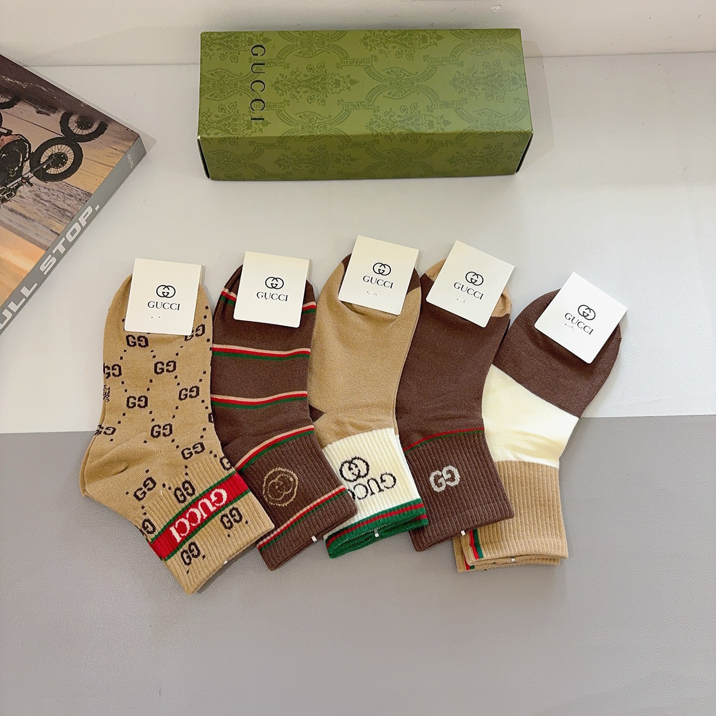 配包装（一盒5双）GUCCI 古奇2025新款袜子！纯棉面料，火爆图案，专柜同步中筒袜子，大牌出街，潮人