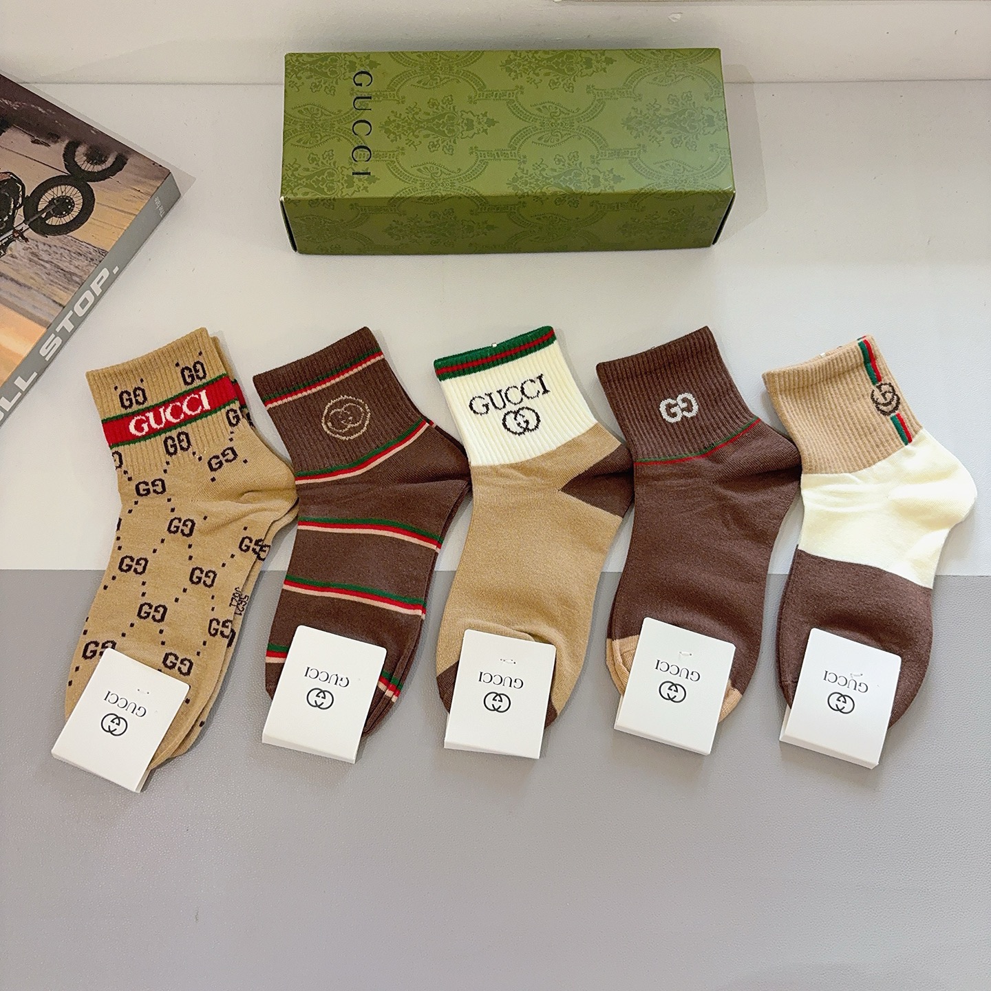 配包装（一盒5双）GUCCI 古奇2025新款袜子！纯棉面料，火爆图案，专柜同步中筒袜子，大牌出街，潮人