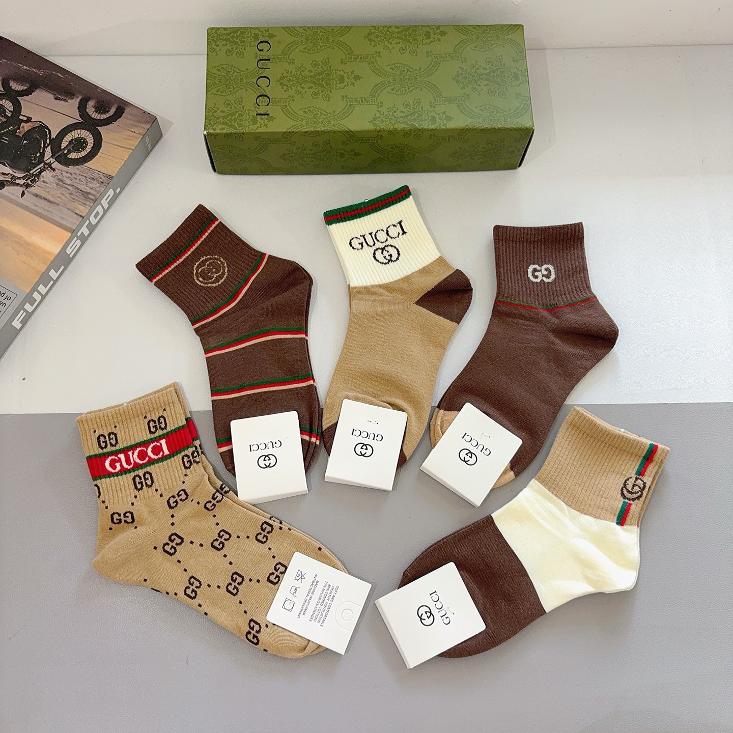 配包装（一盒5双）GUCCI 古奇2025新款袜子！纯棉面料，火爆图案，专柜同步中筒袜子，大牌出街，潮人