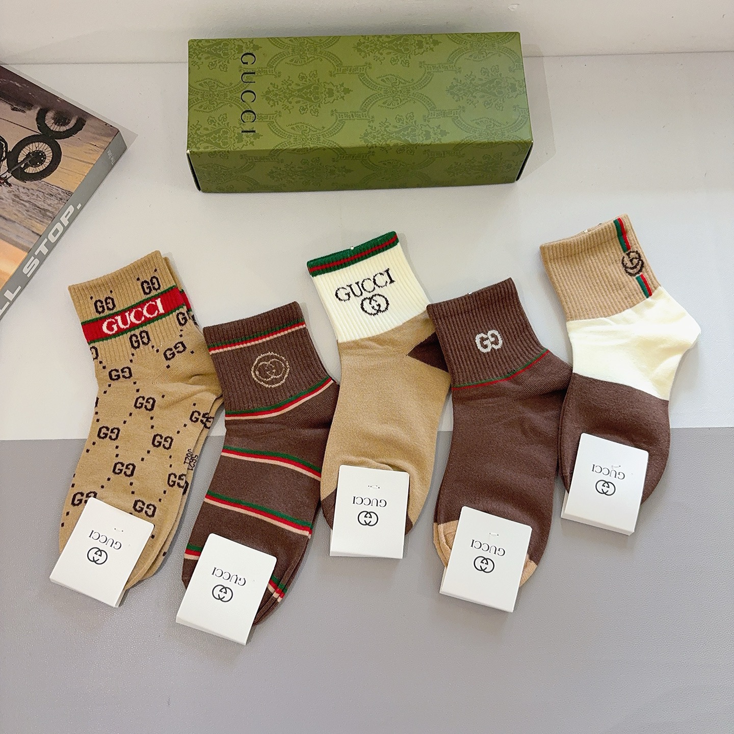 配包装（一盒5双）GUCCI 古奇2025新款袜子！纯棉面料，火爆图案，专柜同步中筒袜子，大牌出街，潮人