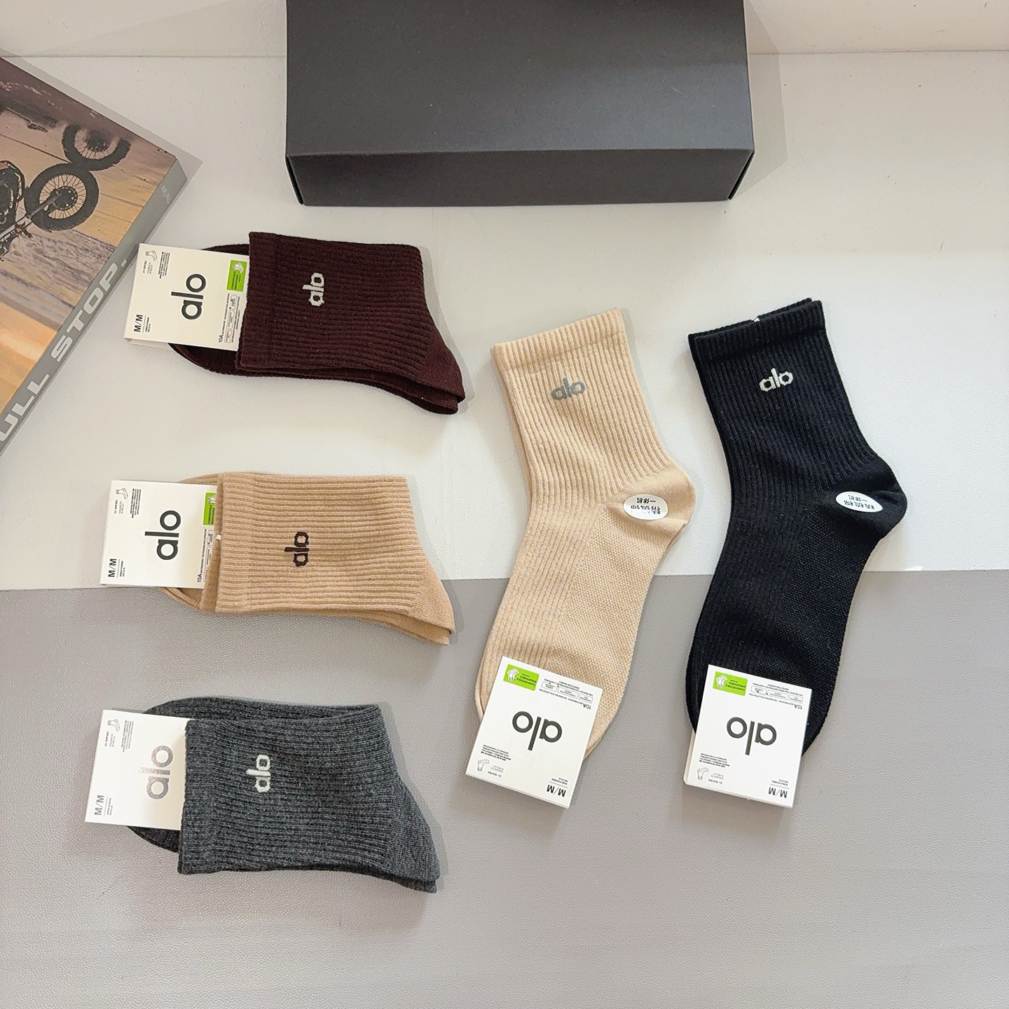 配包装（一盒5双） alo高版本新款潮牌双针中筒袜子，纯棉面料，潮人必备 ，个性时尚百搭款，你值得拥有哦