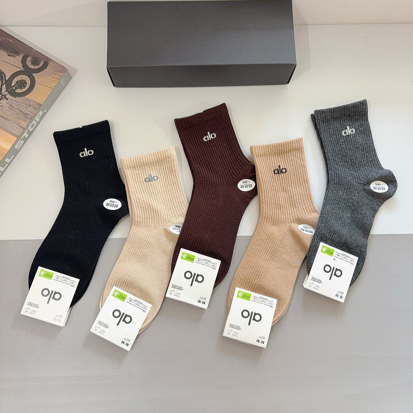 配包装（一盒5双） alo高版本新款潮牌双针中筒袜子，纯棉面料，潮人必备 ，个性时尚百搭款，你值得拥有哦