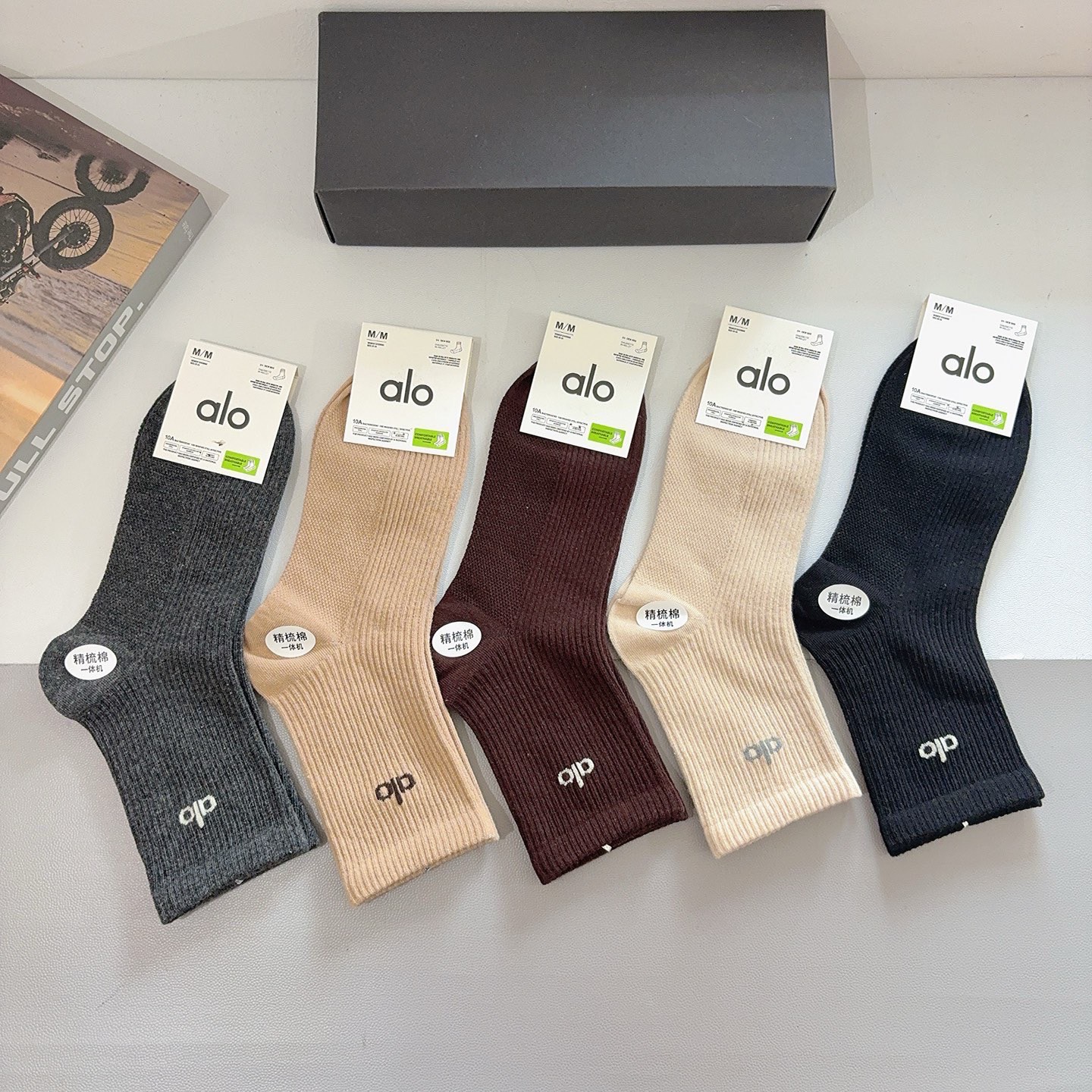 配包装（一盒5双） alo高版本新款潮牌双针中筒袜子，纯棉面料，潮人必备 ，个性时尚百搭款，你值得拥有哦