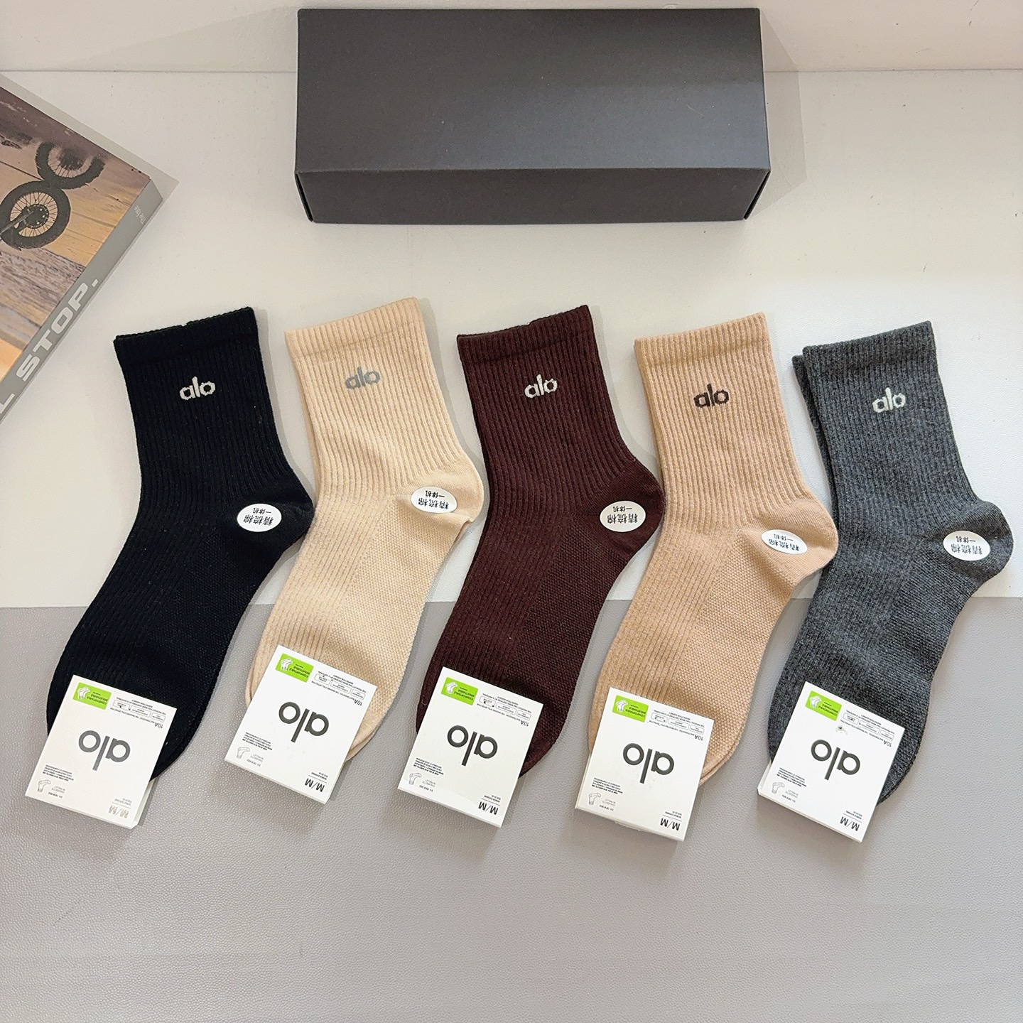 配包装（一盒5双） alo高版本新款潮牌双针中筒袜子，纯棉面料，潮人必备 ，个性时尚百搭款，你值得拥有哦