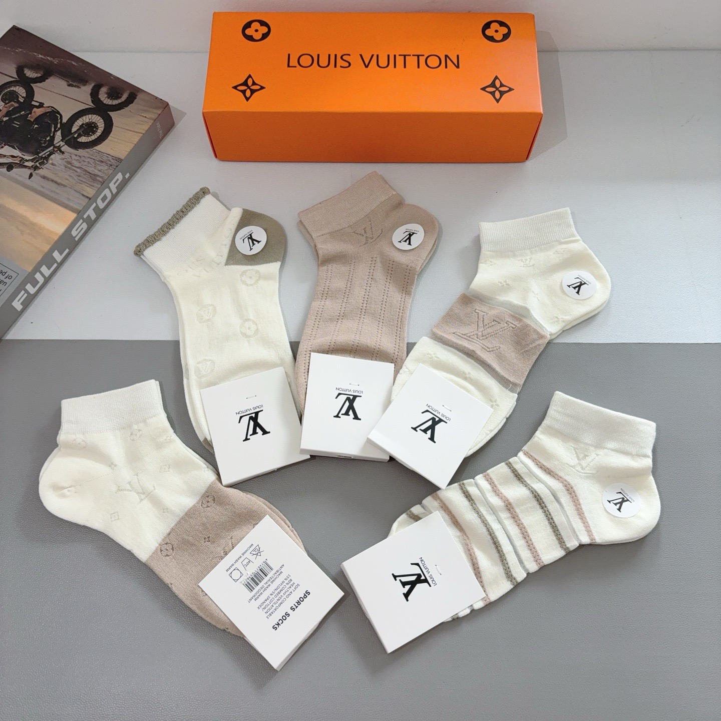 配包装（一盒5双） 🌟 LV 路易威登 ，竹棉袜子 潮人必备爆款，经典字母logo船袜，个性时尚百搭款，
