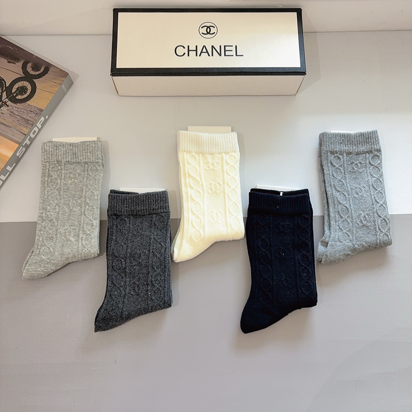 配包装【一盒5双】 香奈儿 CHANEL专柜新品高端长筒袜子❗超柔软舒适，爆款双C系列超火爆小单品，大牌