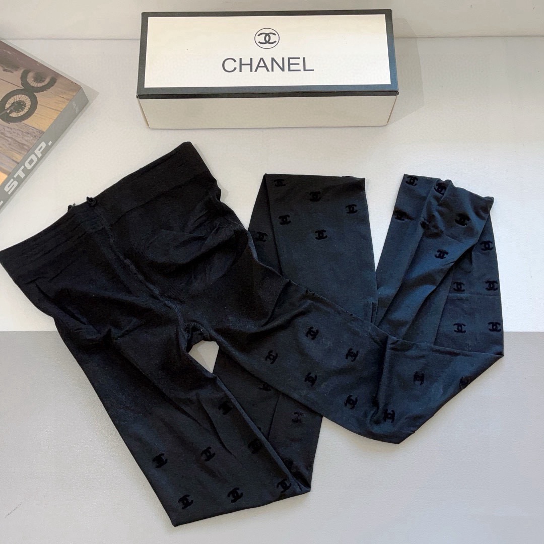 配包装【一盒1双】🌟CHANEL 香奈儿经典植绒字母丝袜 🌟欧美大牌裤袜🔥一比一高版本制作，可以看得到的
