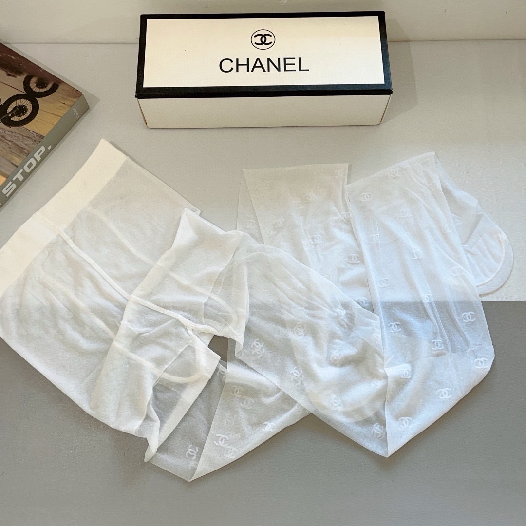 配包装【一盒1双】🌟CHANEL 香奈儿经典植绒字母丝袜 🌟欧美大牌裤袜🔥一比一高版本制作，可以看得到的