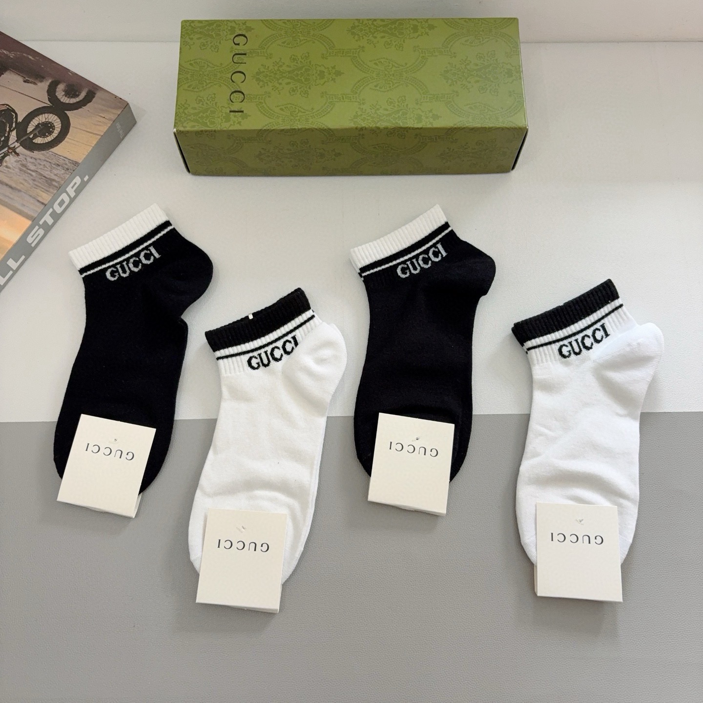 配包装（一盒4双） Gucci 古奇 新款短筒袜子，纯棉面料，潮人必备 ，爆款经典双G船袜 个性时尚百搭