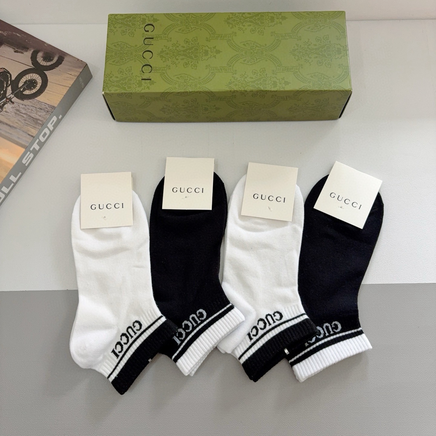 配包装（一盒4双） Gucci 古奇 新款短筒袜子，纯棉面料，潮人必备 ，爆款经典双G船袜 个性时尚百搭