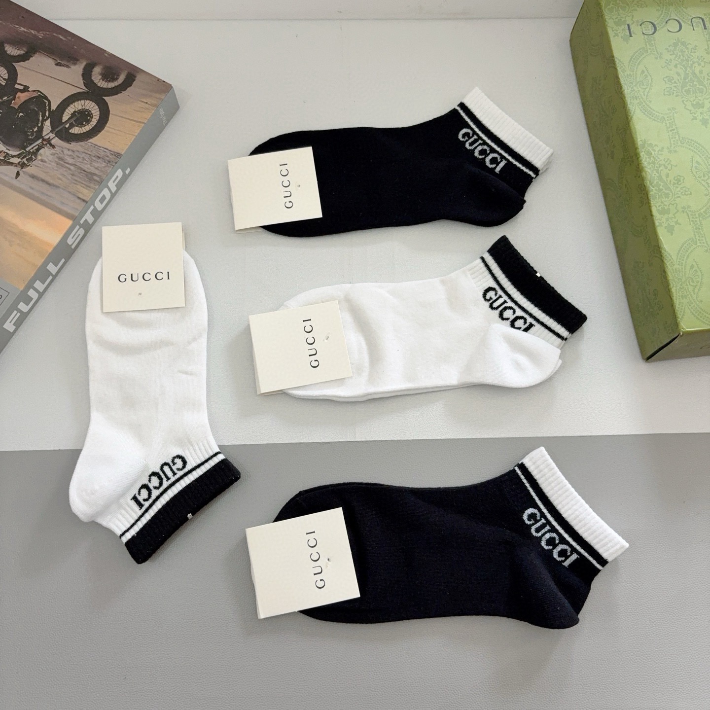 配包装（一盒4双） Gucci 古奇 新款短筒袜子，纯棉面料，潮人必备 ，爆款经典双G船袜 个性时尚百搭