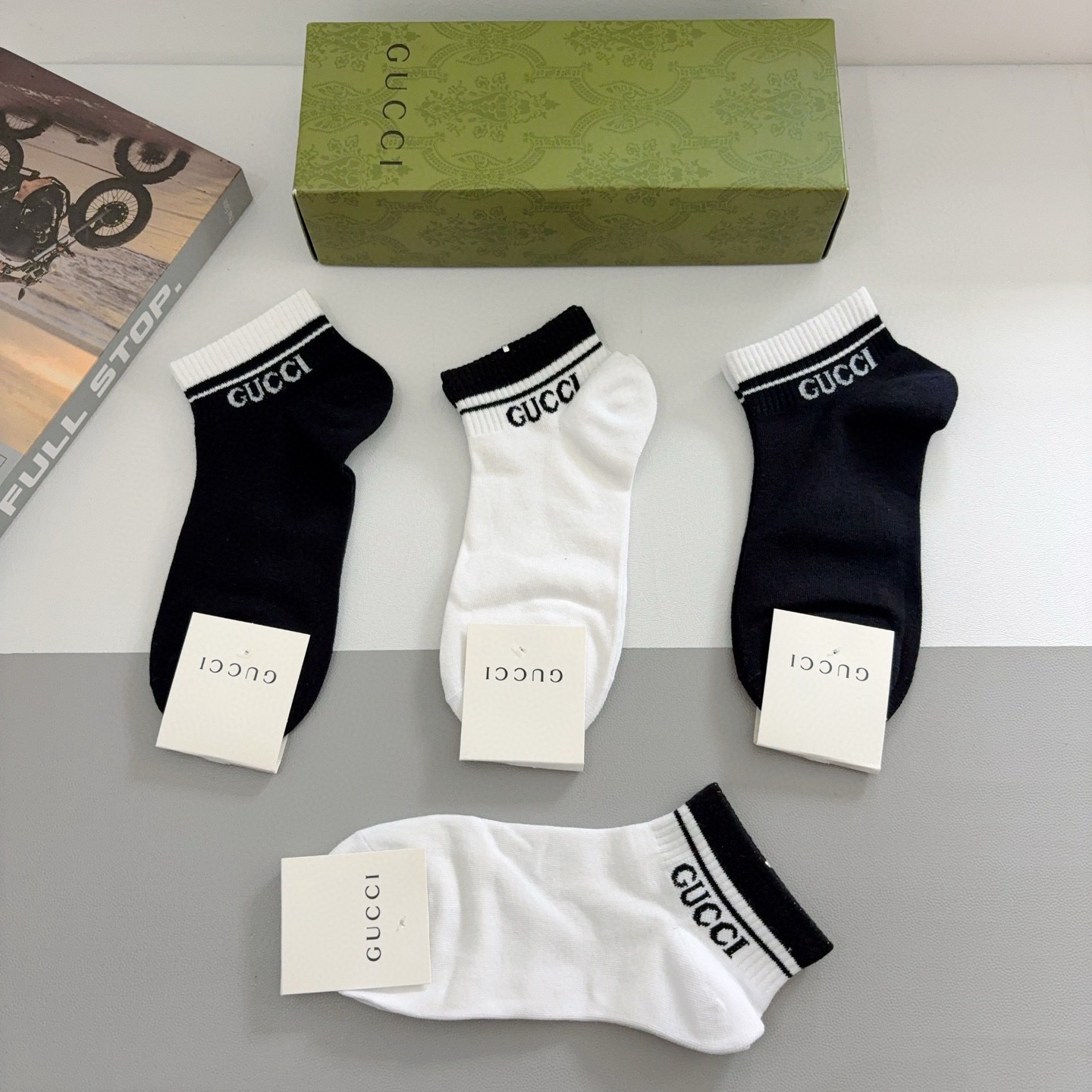 配包装（一盒4双） Gucci 古奇 新款短筒袜子，纯棉面料，潮人必备 ，爆款经典双G船袜 个性时尚百搭