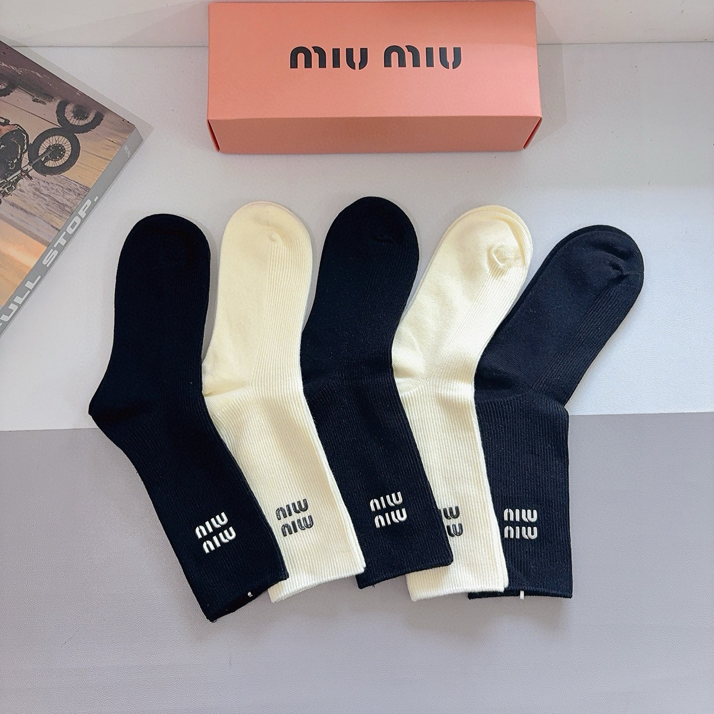 配包装【一盒5双】miumiu （缪缪）高品质🔥超级爆款网红袜子 硅胶烫印字母长筒袜，ins明星网红推荐