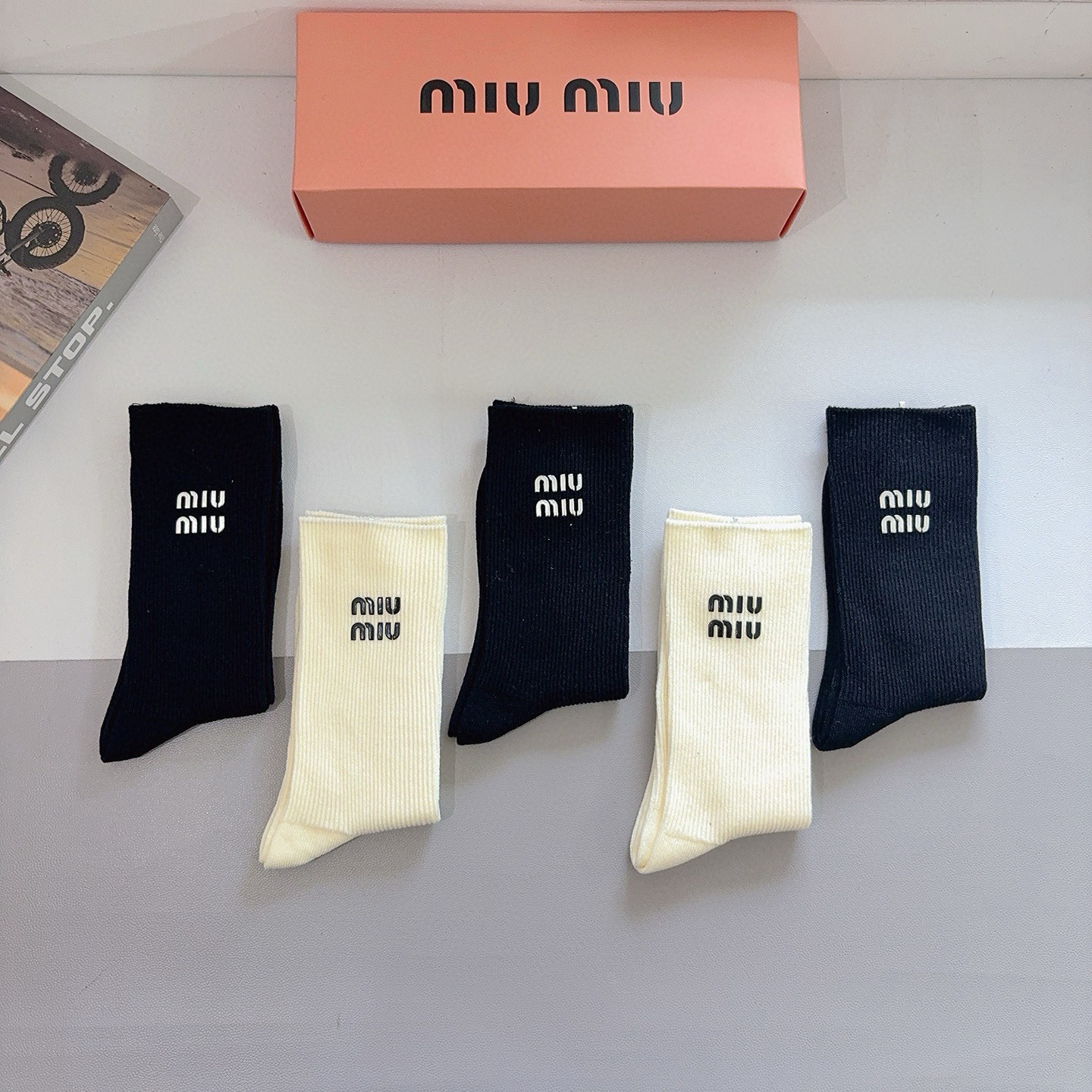 配包装【一盒5双】miumiu （缪缪）高品质🔥超级爆款网红袜子 硅胶烫印字母长筒袜，ins明星网红推荐