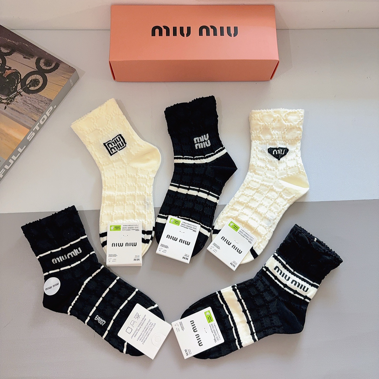 配包装【一盒5双】miumiu · 缪缪 高品质🔥超级爆款网红中筒袜子❗️ins明星网红推荐❗️火爆至极