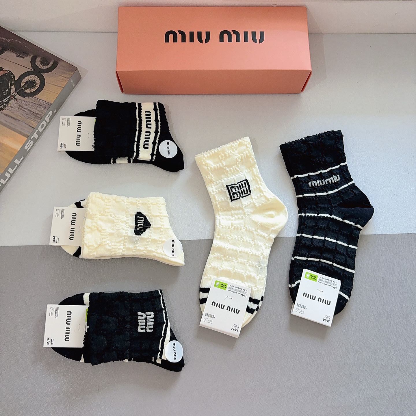 配包装【一盒5双】miumiu · 缪缪 高品质🔥超级爆款网红中筒袜子❗️ins明星网红推荐❗️火爆至极