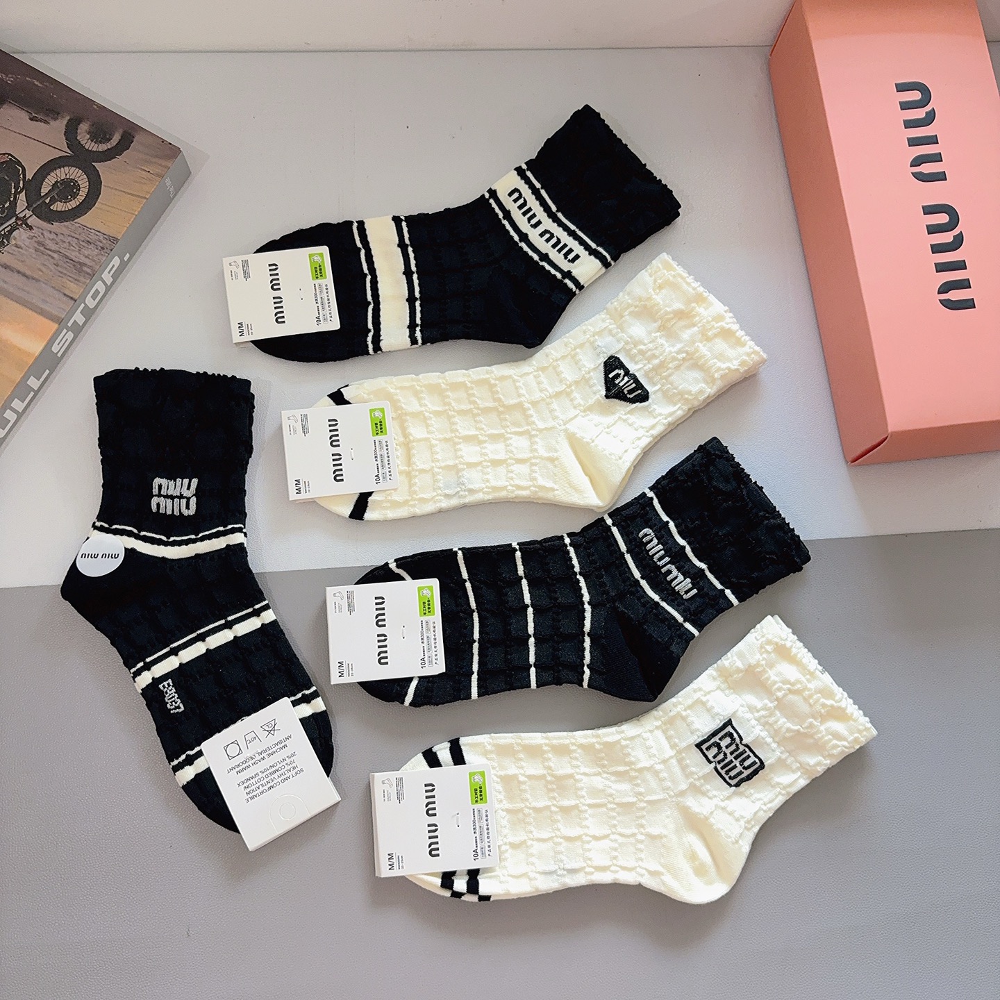 配包装【一盒5双】miumiu · 缪缪 高品质🔥超级爆款网红中筒袜子❗️ins明星网红推荐❗️火爆至极