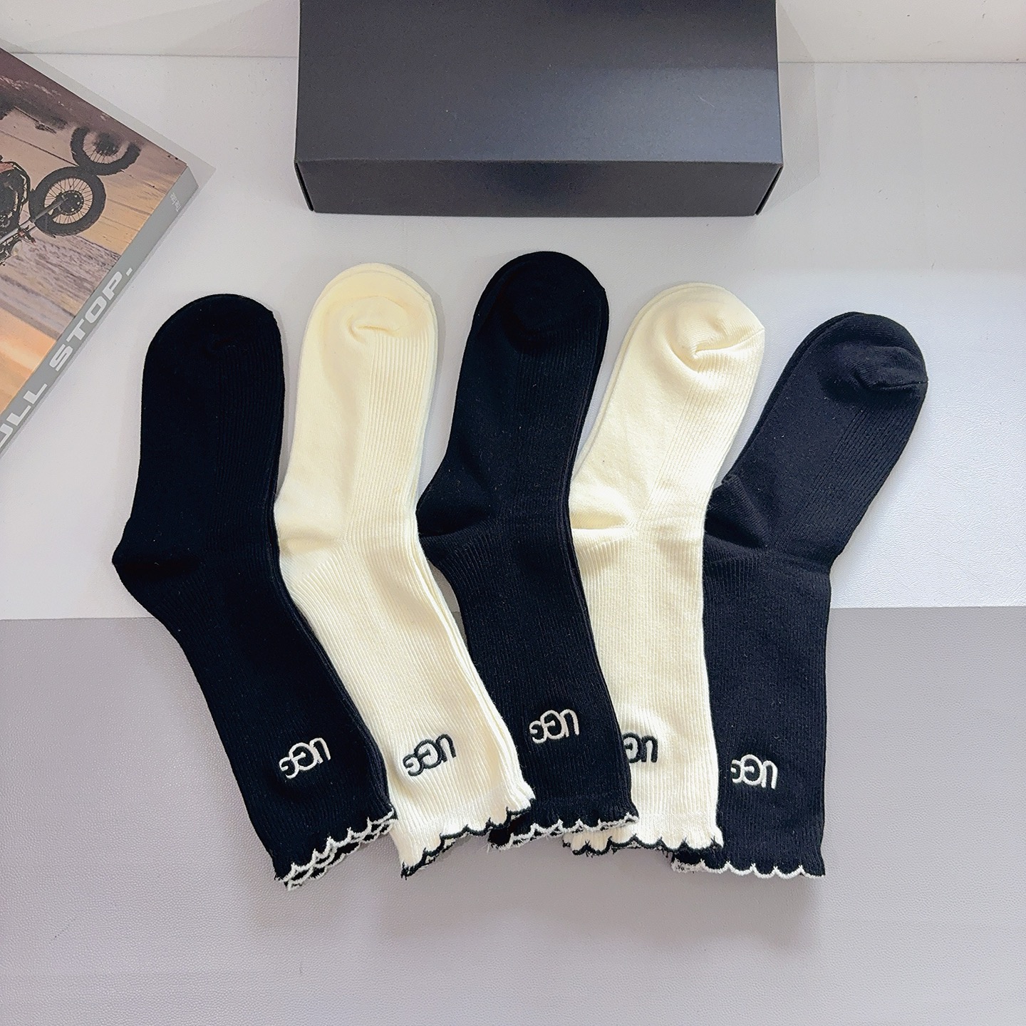 配包装【一盒5双】UGG 高版本潮牌羊绒刺绣长筒袜子🔥潮人必不可少的时尚专柜代购长筒袜子 ，超好搭配