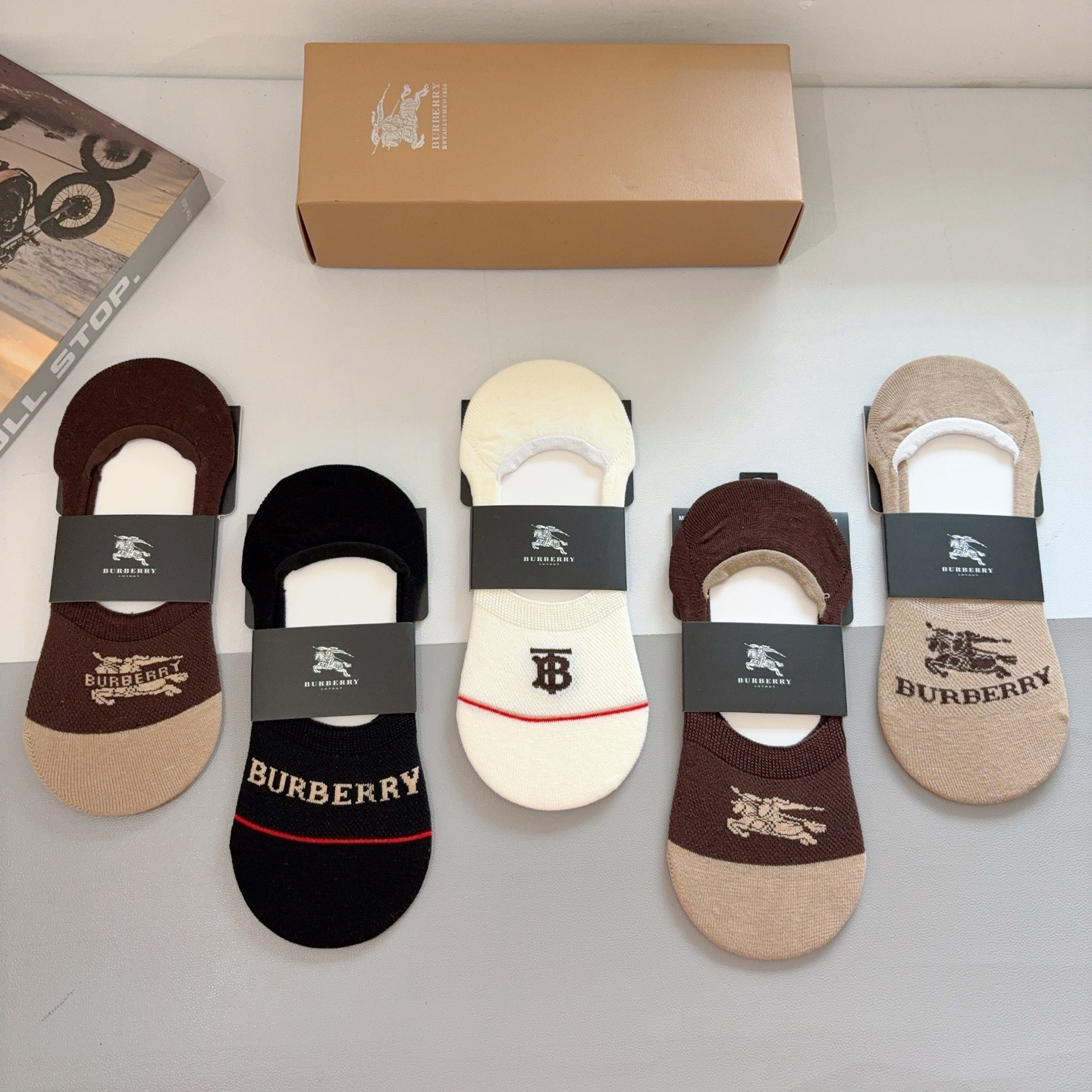 配包装（一盒5双） 🌟 BURBERRY 巴宝莉 经典男女款船袜，个性时尚百搭款，！你值得拥有哦💗精梳棉