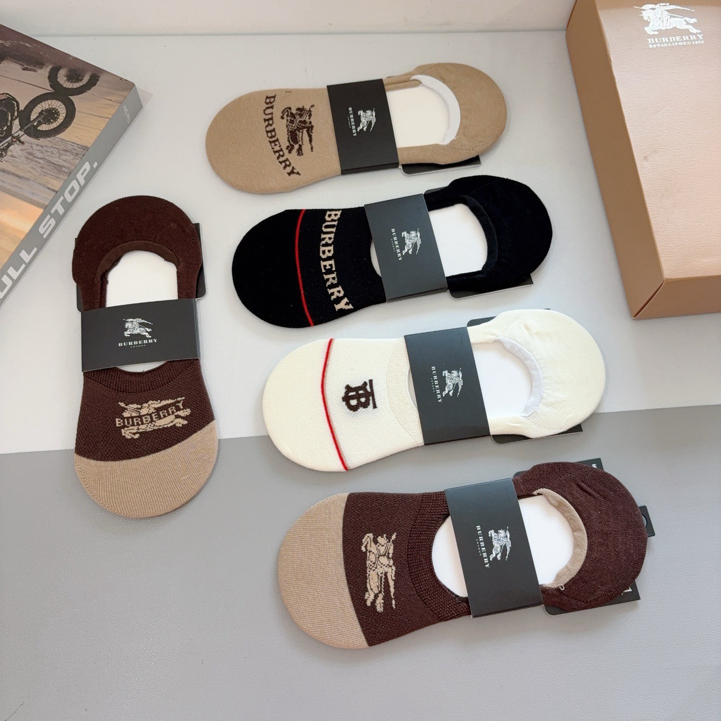 配包装（一盒5双） 🌟 BURBERRY 巴宝莉 经典男女款船袜，个性时尚百搭款，！你值得拥有哦💗精梳棉