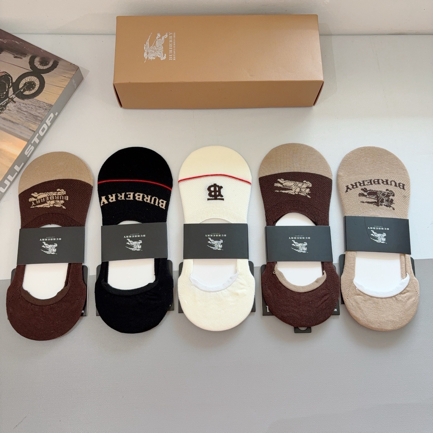 配包装（一盒5双） 🌟 BURBERRY 巴宝莉 经典男女款船袜，个性时尚百搭款，！你值得拥有哦💗精梳棉
