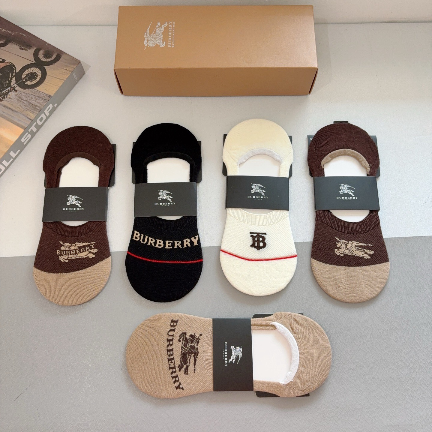 配包装（一盒5双） 🌟 BURBERRY 巴宝莉 经典男女款船袜，个性时尚百搭款，！你值得拥有哦💗精梳棉