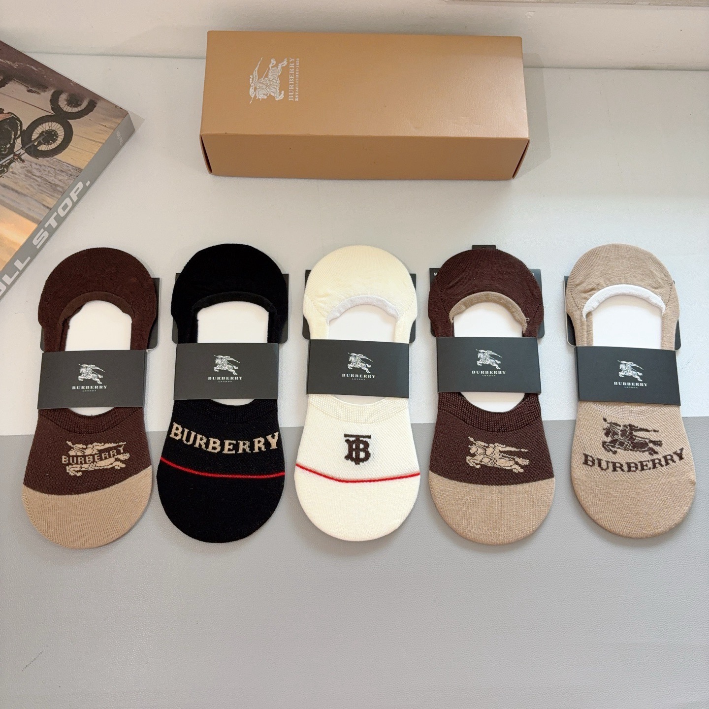 配包装（一盒5双） 🌟 BURBERRY 巴宝莉 经典男女款船袜，个性时尚百搭款，！你值得拥有哦💗精梳棉