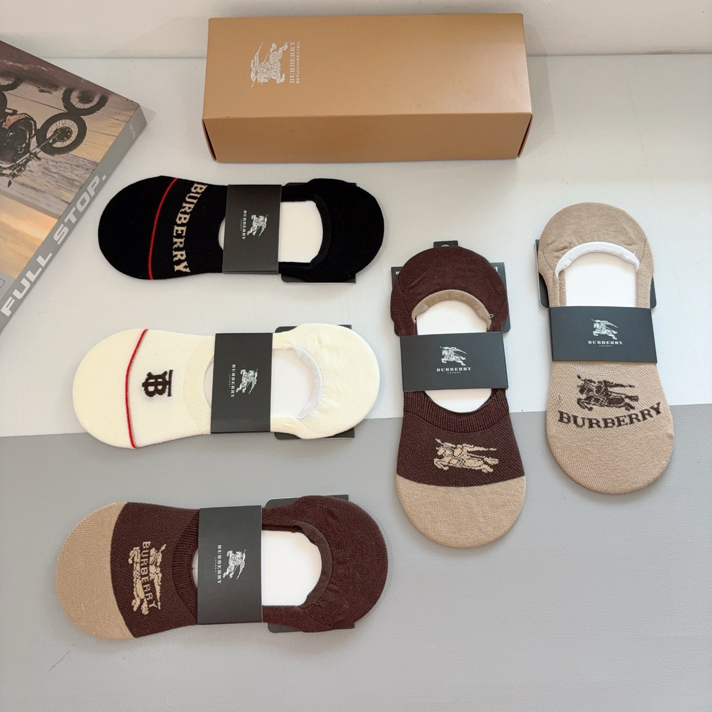 配包装（一盒5双） 🌟 BURBERRY 巴宝莉 经典男女款船袜，个性时尚百搭款，！你值得拥有哦💗精梳棉