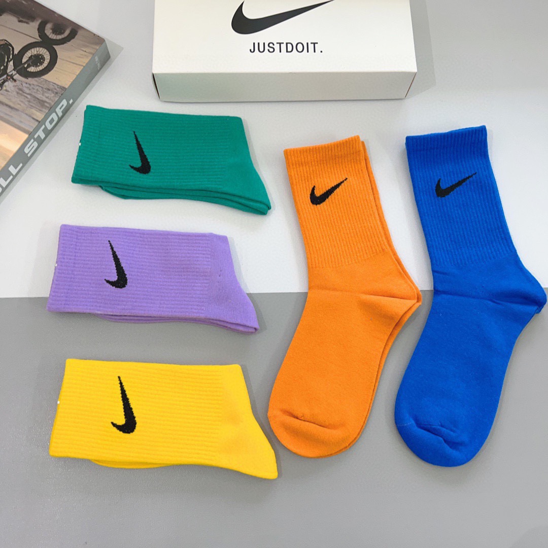 配包装（一盒5双）新款 Nike/耐克 经典款专柜同步纯棉长筒袜子、百搭款 高品质 抗菌防臭吸汗透气[得