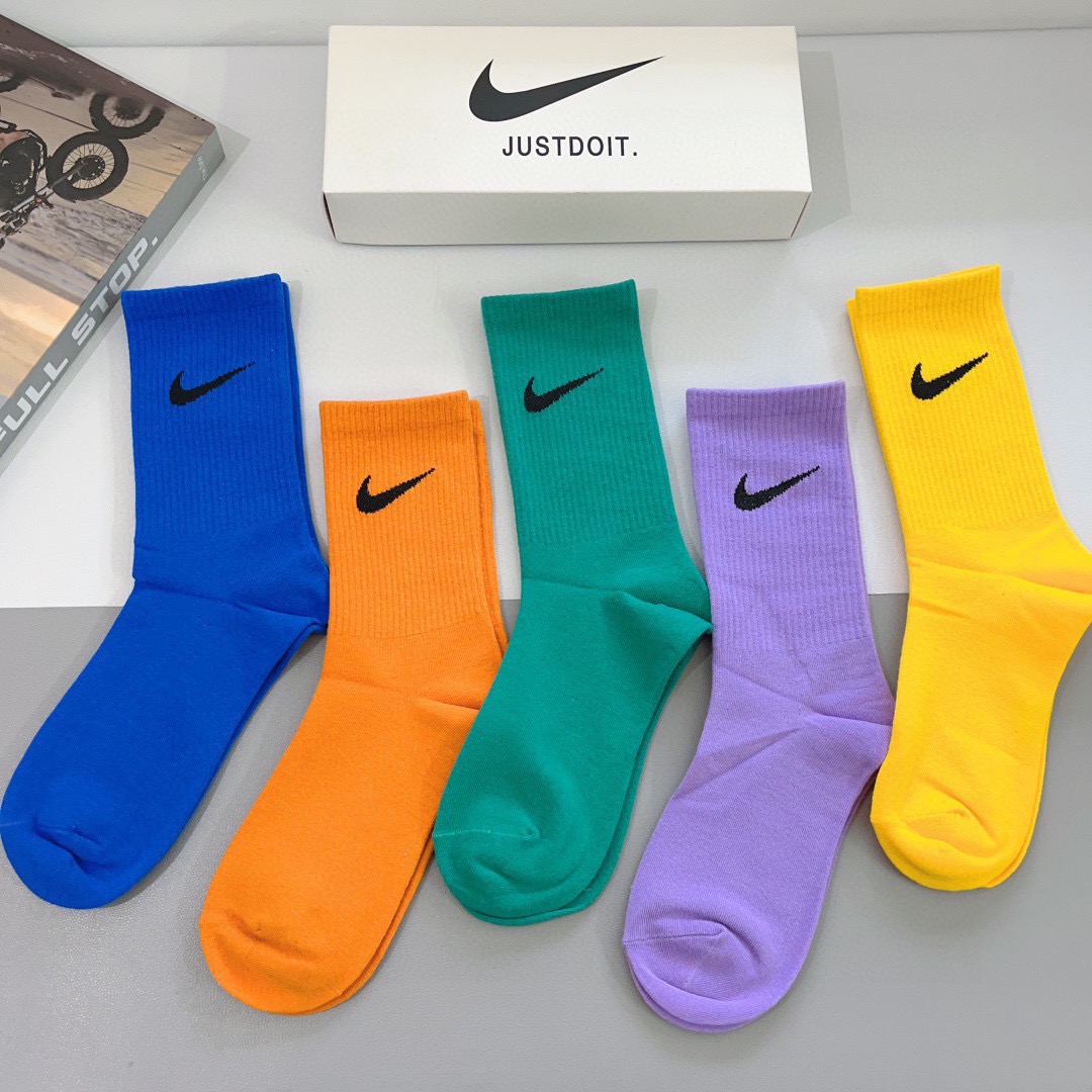 配包装（一盒5双）新款 Nike/耐克 经典款专柜同步纯棉长筒袜子、百搭款 高品质 抗菌防臭吸汗透气[得